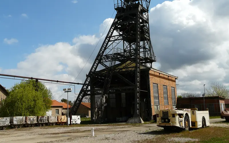 Le chevalement du puits Hély d'Oissel à Gréasque