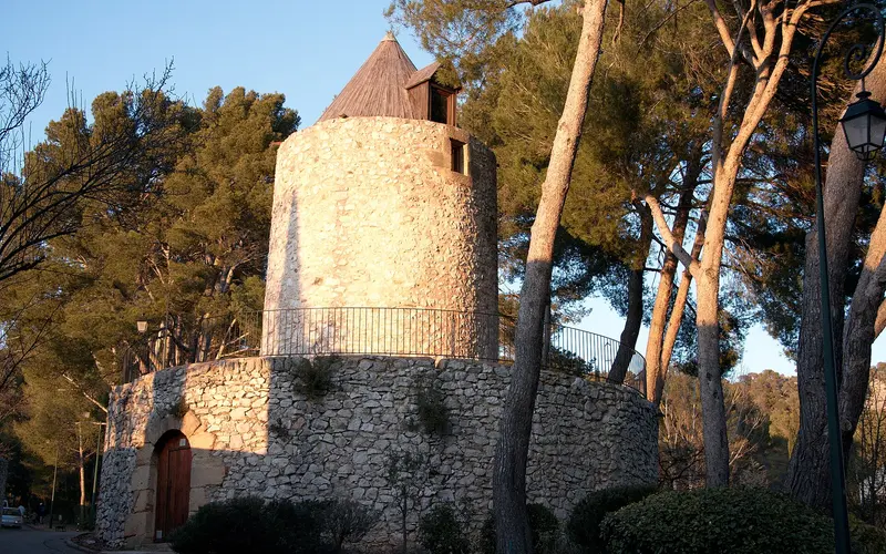 Le moulin Cézanne au Tholonet