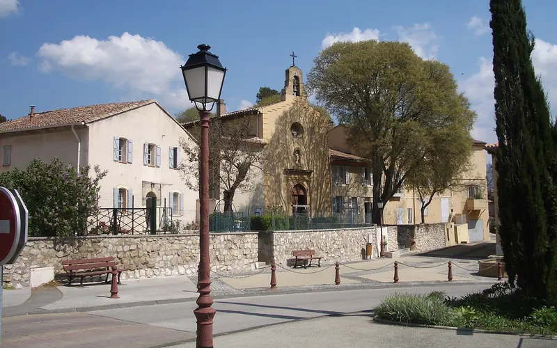 The church square in the old village of Meyreuil