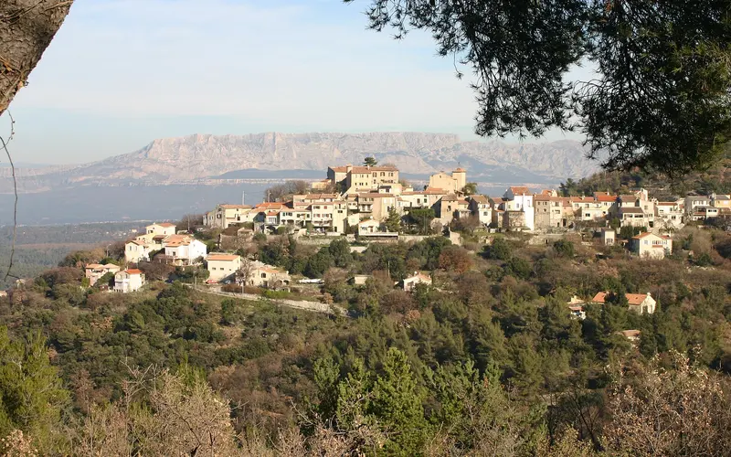 Vue du village de Mimet (Bouches-du-Rhône)
